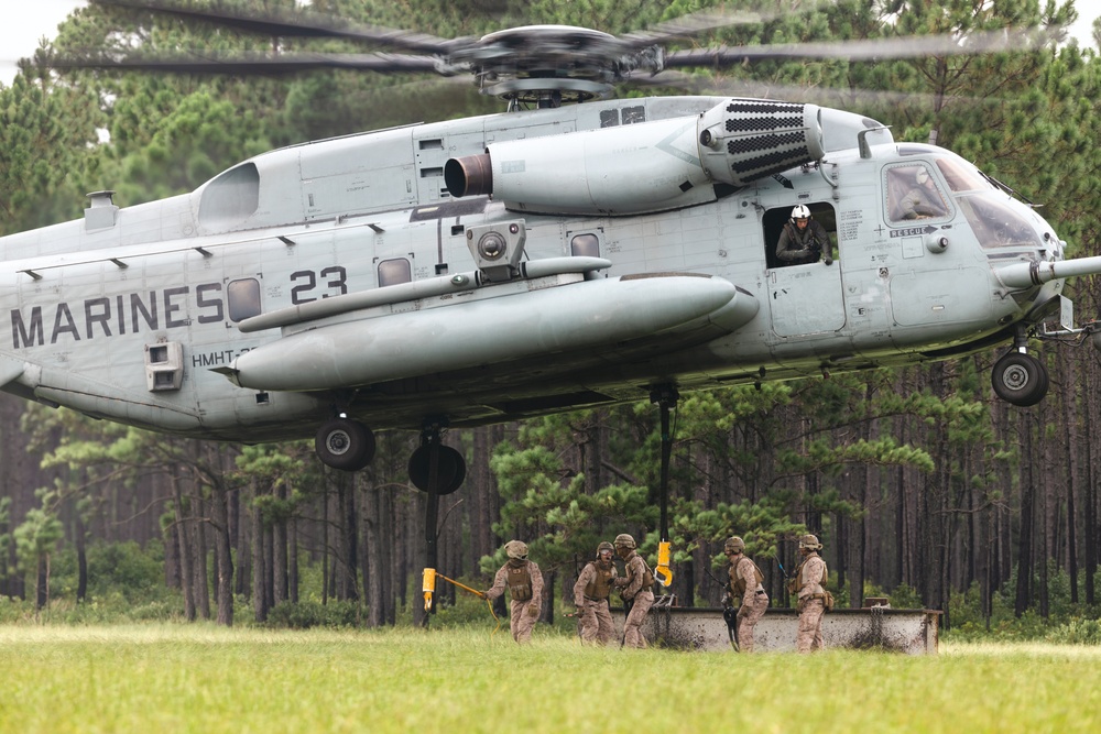 2nd Distribution Support Battalion Conducts Helicopter Support Team Operations