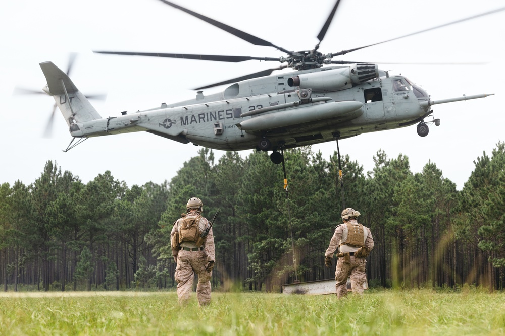 2nd Distribution Support Battalion Conducts Helicopter Support Team Operations