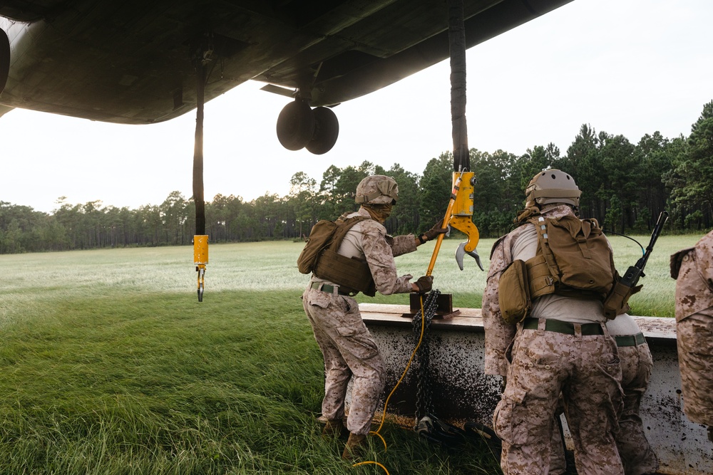 2nd Distribution Support Battalion Conducts Helicopter Support Team Operations