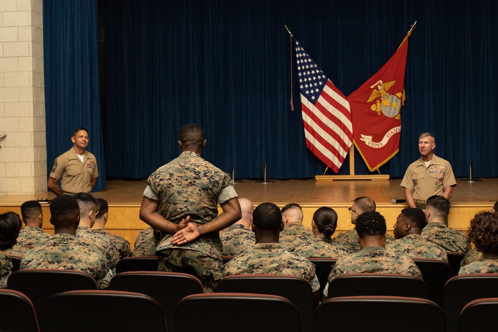 Gen. Smith and Sgt. Maj. Ruiz Visit Henderson Hall Marines