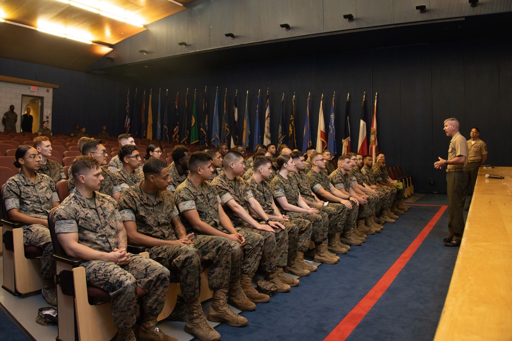 Gen. Smith and Sgt. Maj. Ruiz Visit Henderson Hall Marines