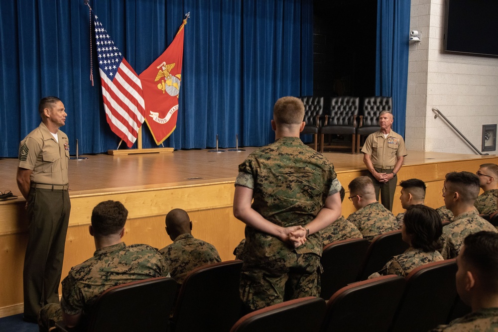 Gen. Smith and Sgt. Maj. Ruiz Visit Henderson Hall Marines