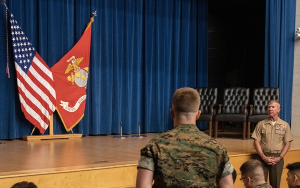 Gen. Smith and Sgt. Maj. Ruiz Visit Henderson Hall Marines