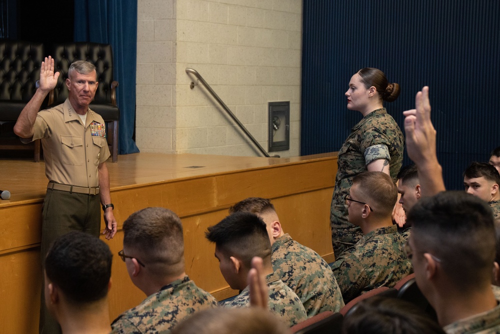 Gen. Smith and Sgt. Maj. Ruiz Visit Henderson Hall Marines