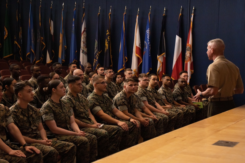 Gen. Smith and Sgt. Maj. Ruiz Visit Henderson Hall Marines