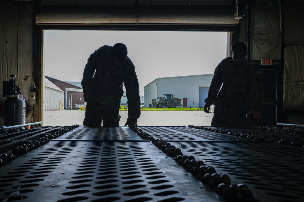 HERKWERX Innovation Lab tests prototype cargo loader