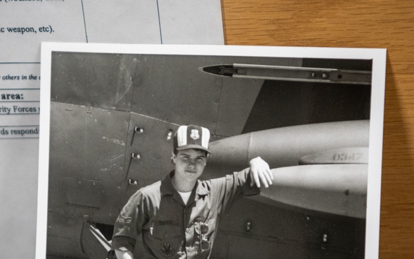 Master Sgt. John David Eaves retires