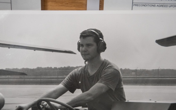 Master Sgt. John David Eaves retires