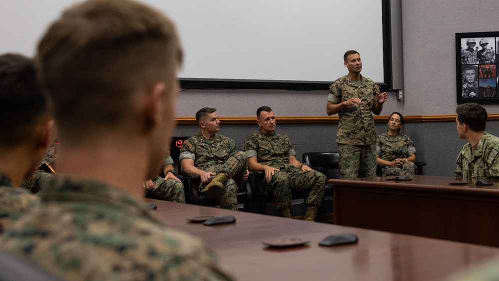 MARFORPAC hosts UH NROTC midshipmen