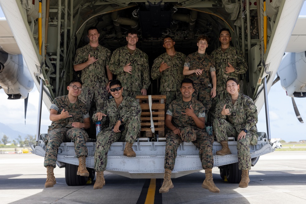 MARFORPAC hosts UH NROTC midshipmen