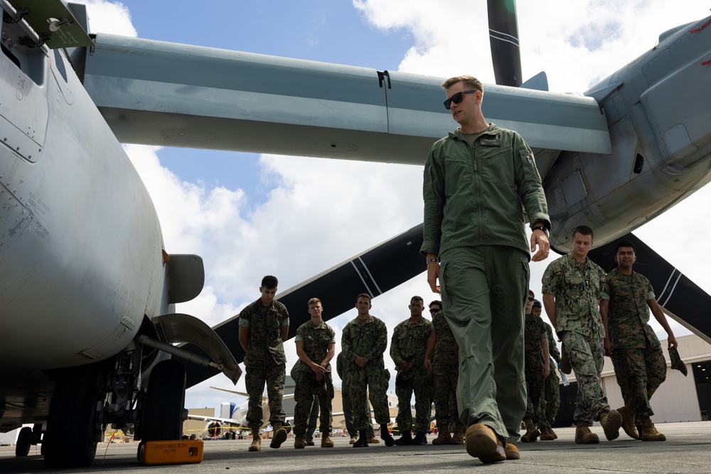 MARFORPAC hosts UH NROTC midshipmen