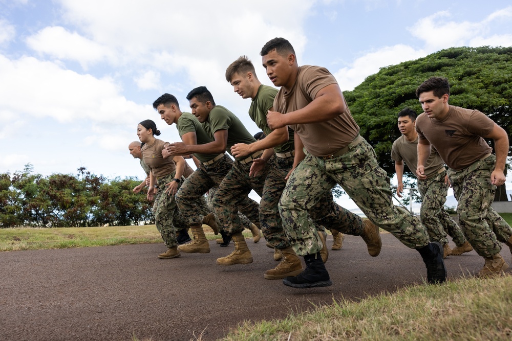 MARFORPAC hosts UH NROTC midshipmen