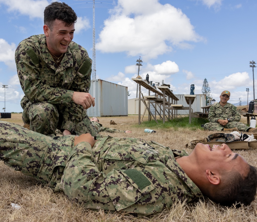 MARFORPAC hosts UH NROTC midshipmen