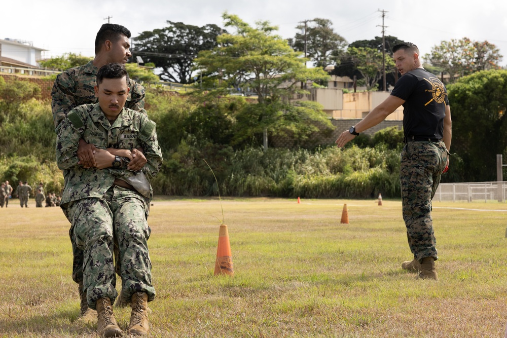 MARFORPAC hosts UH NROTC midshipmen