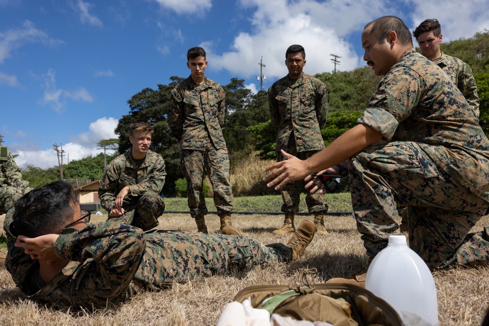 MARFORPAC hosts UH NROTC midshipmen