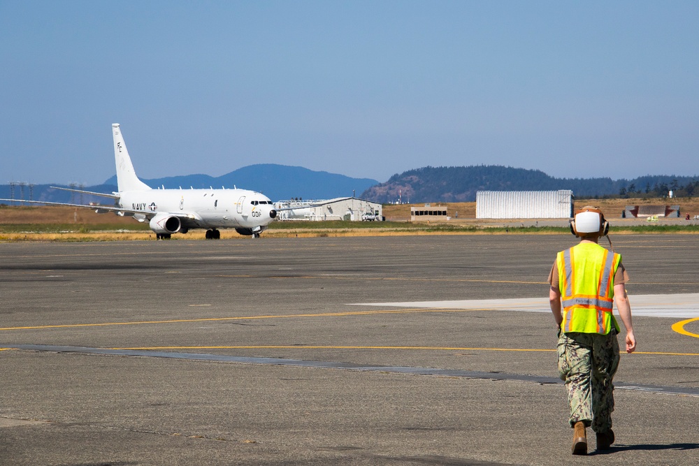 P-8A Poseidon Plane Catch