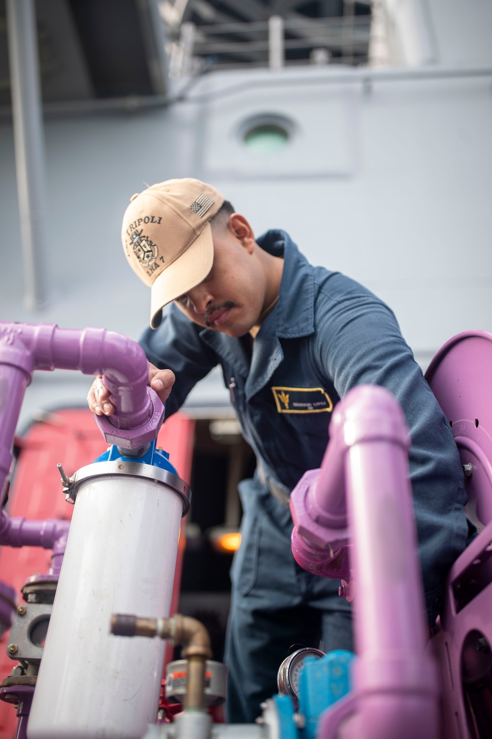Tripoli Sailors Inspect Fuel Transfer Cart