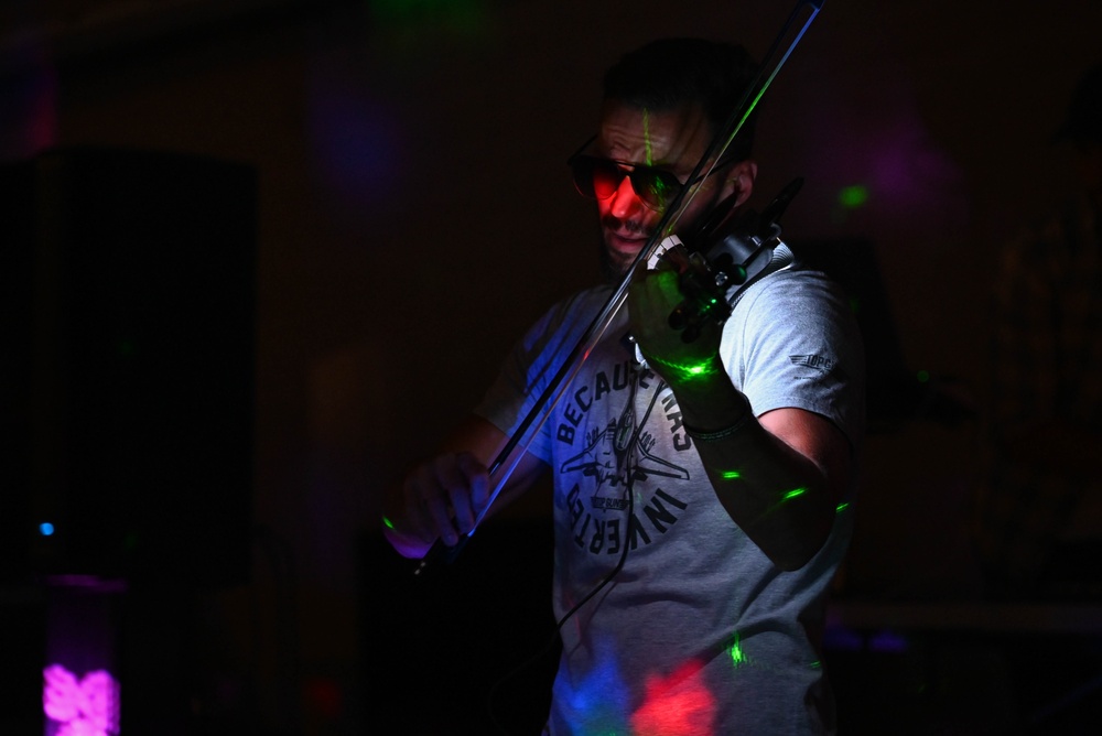 Hip hop violinist visits AFCENT