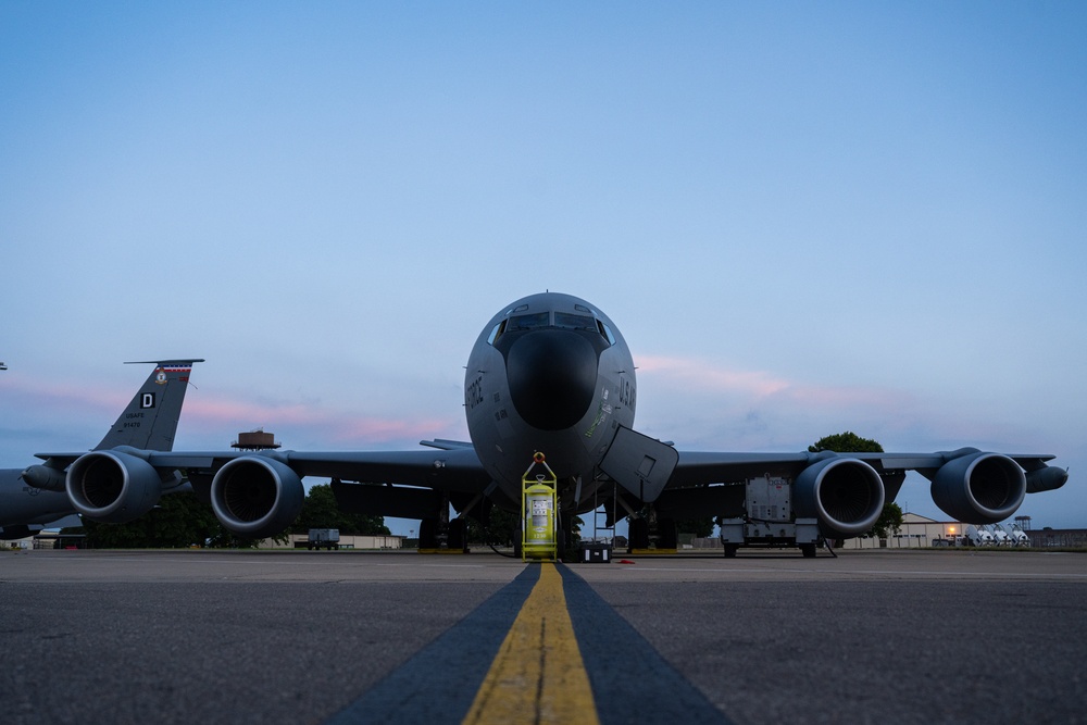 Lightning over Poland: 100th ARW refuels 48th FW during F2T2 NATO exercise