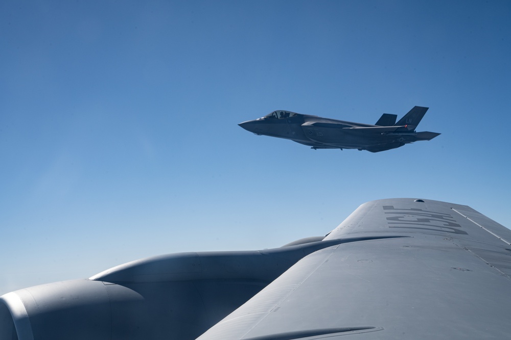 Lightning over Poland: 100th ARW refuels 48th FW during F2T2 NATO exercise