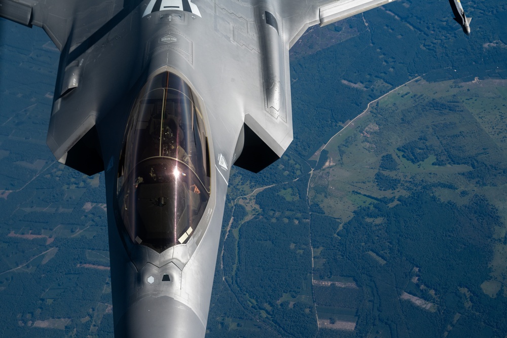 Lightning over Poland: 100th ARW refuels 48th FW during F2T2 NATO exercise