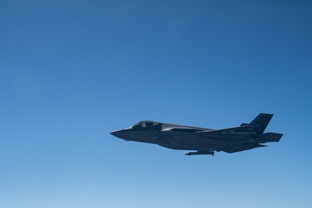 Lightning over Poland: 100th ARW refuels 48th FW during F2T2 NATO exercise