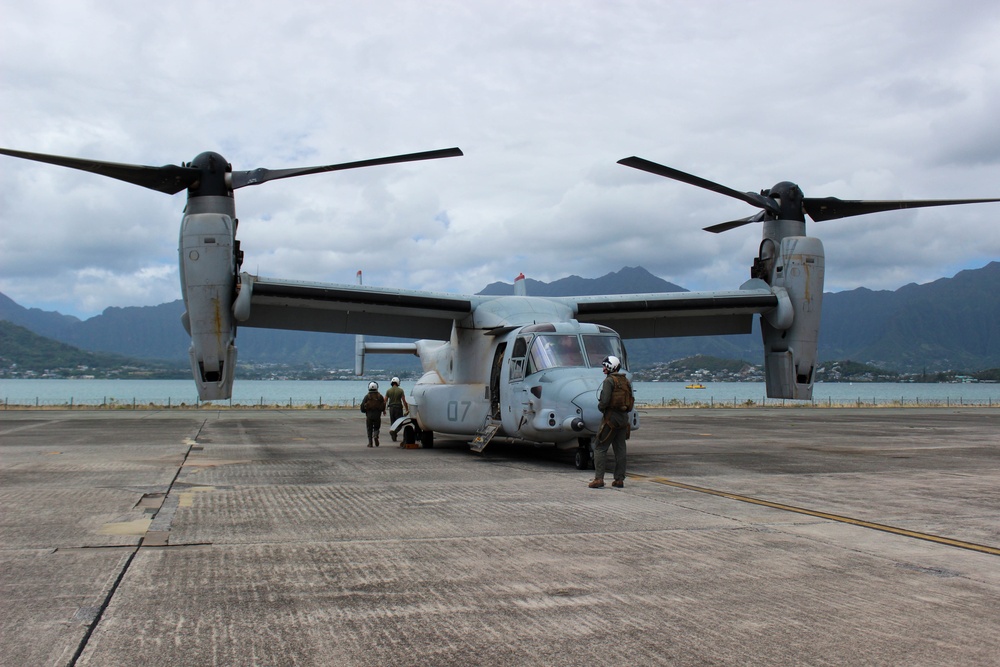 1st MAW CG visits MAG-24