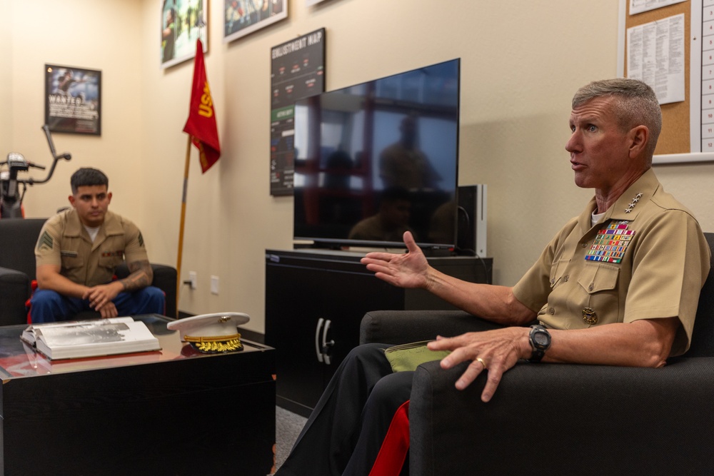 Commandant, Gen. Smith, Visits West Coast Marines