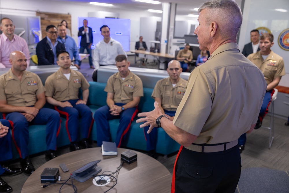 Commandant, Gen. Smith, Visits West Coast Marines