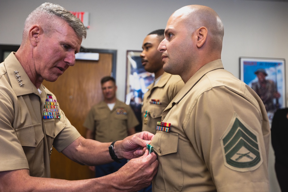 Commandant, Gen. Smith, Visits West Coast Marines