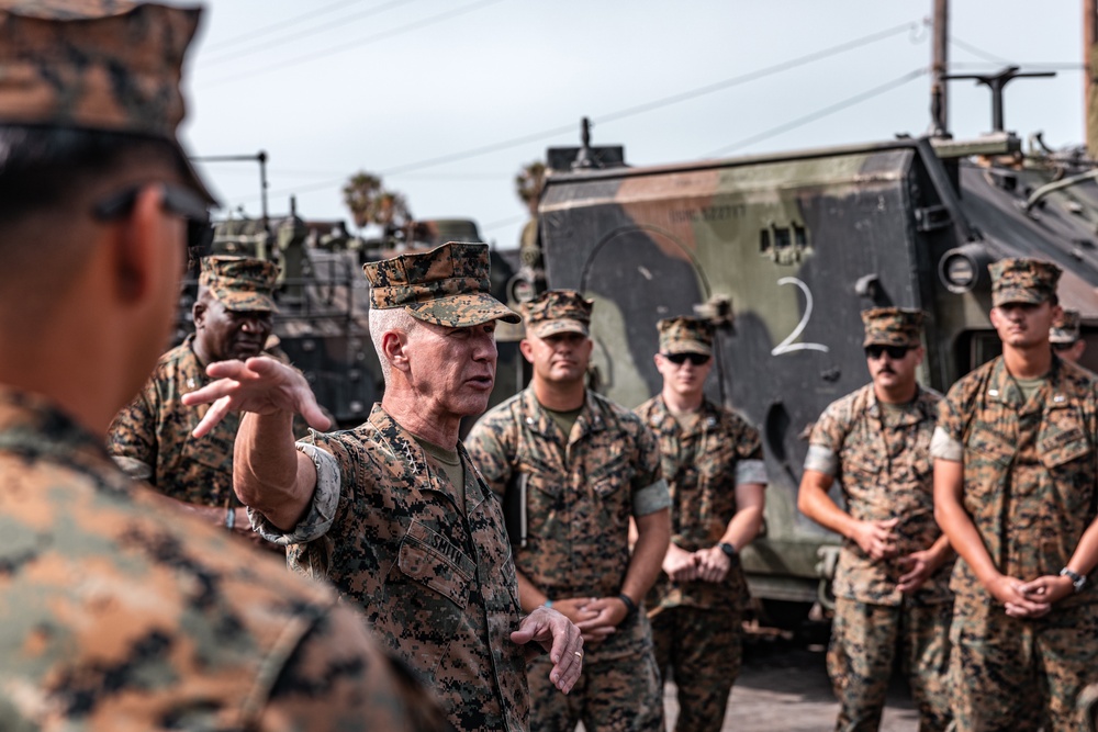 Commandant, Gen. Smith, Visits West Coast Marines