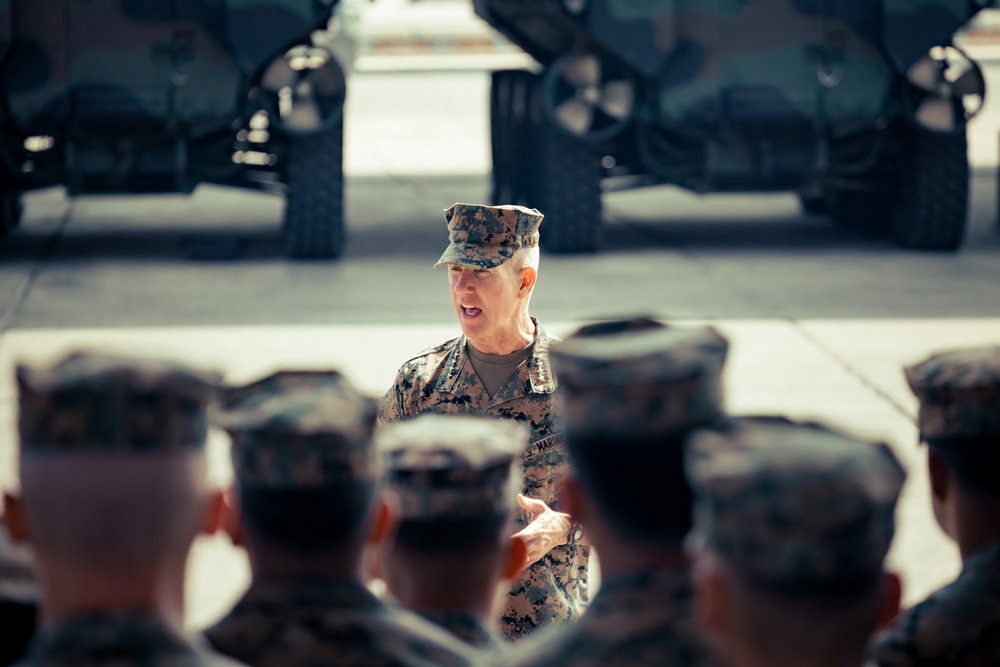 Commandant, Gen. Smith, Visits West Coast Marines