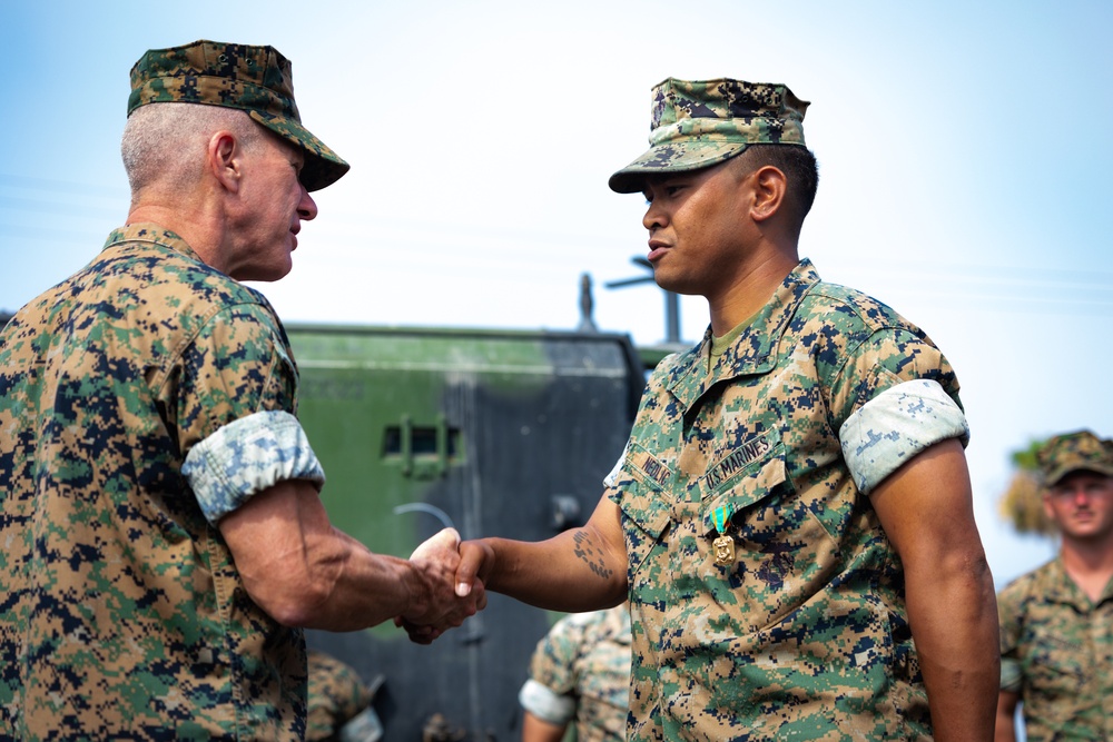 Commandant, Gen. Smith, Visits West Coast Marines