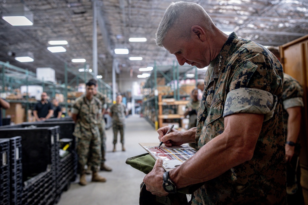 Commandant, Gen. Smith, Visits West Coast Marines