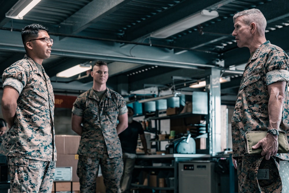 Commandant, Gen. Smith, Visits West Coast Marines