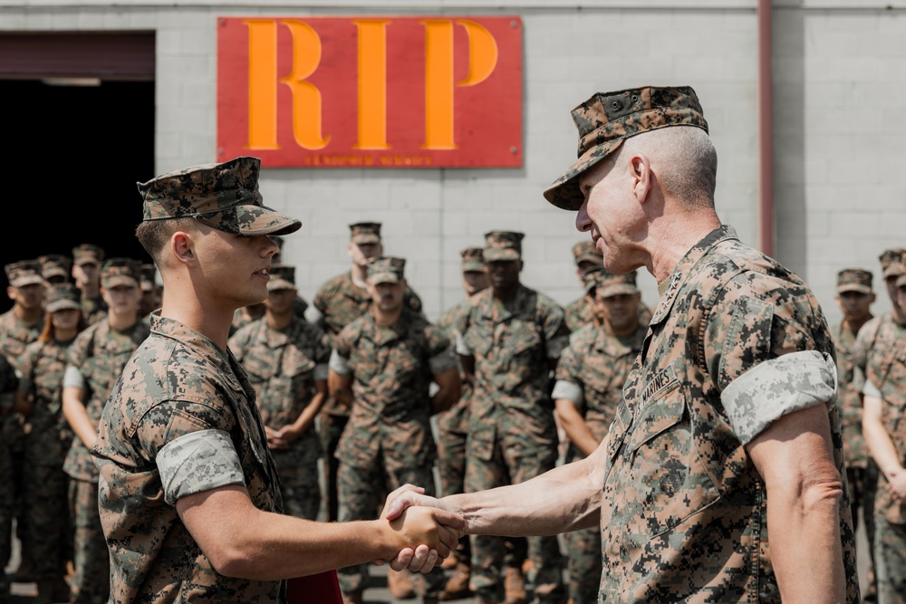 Commandant, Gen. Smith, Visits West Coast Marines