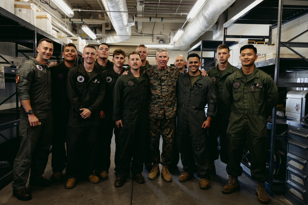 Commandant, Gen. Smith, Visits West Coast Marines