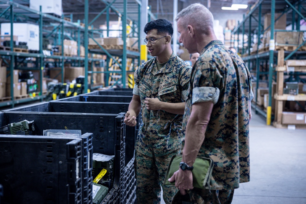 Commandant, Gen. Smith, Visits West Coast Marines