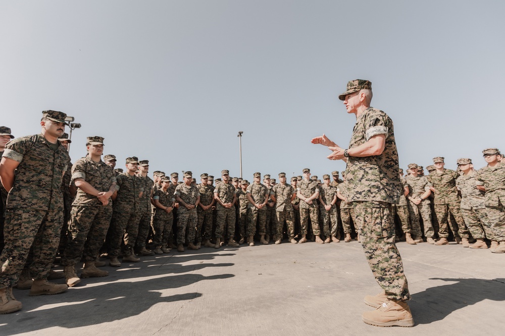 Commandant, Gen. Smith, Visits West Coast Marines