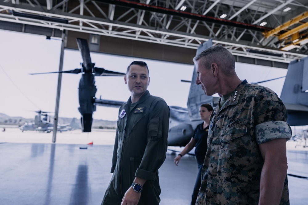 Commandant, Gen. Smith, Visits West Coast Marines