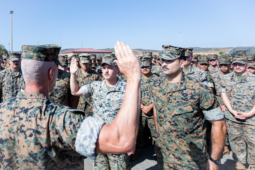 Commandant, Gen. Smith, Visits West Coast Marines