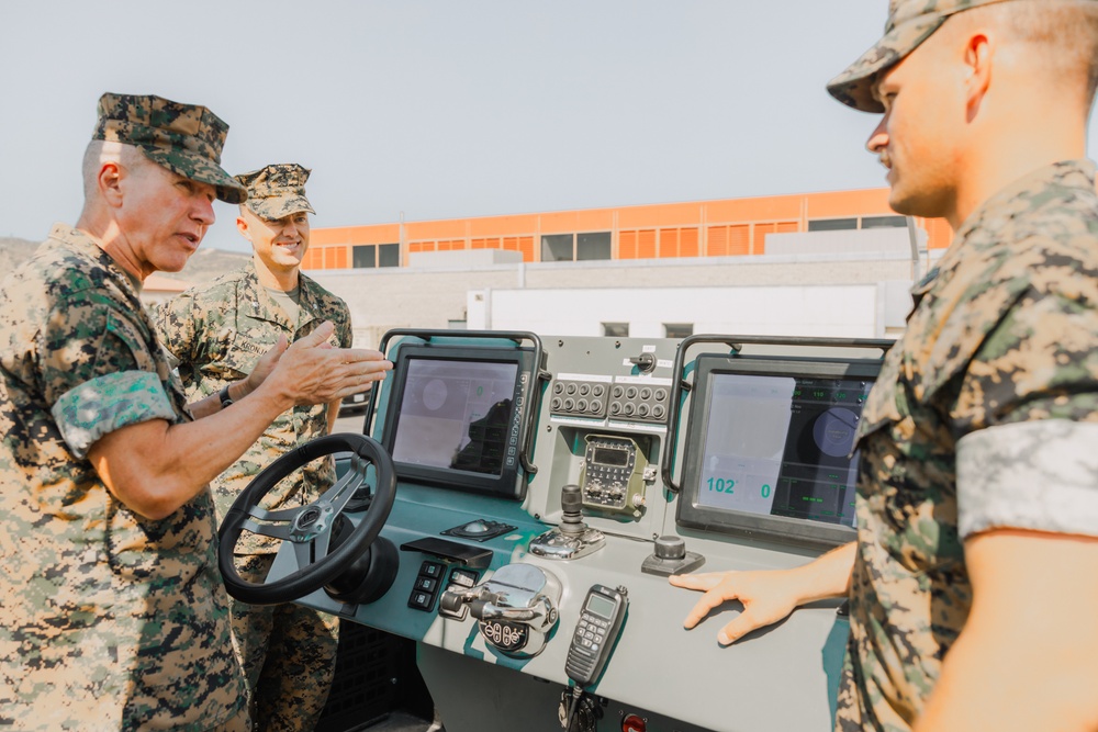 Commandant, Gen. Smith, Visits West Coast Marines