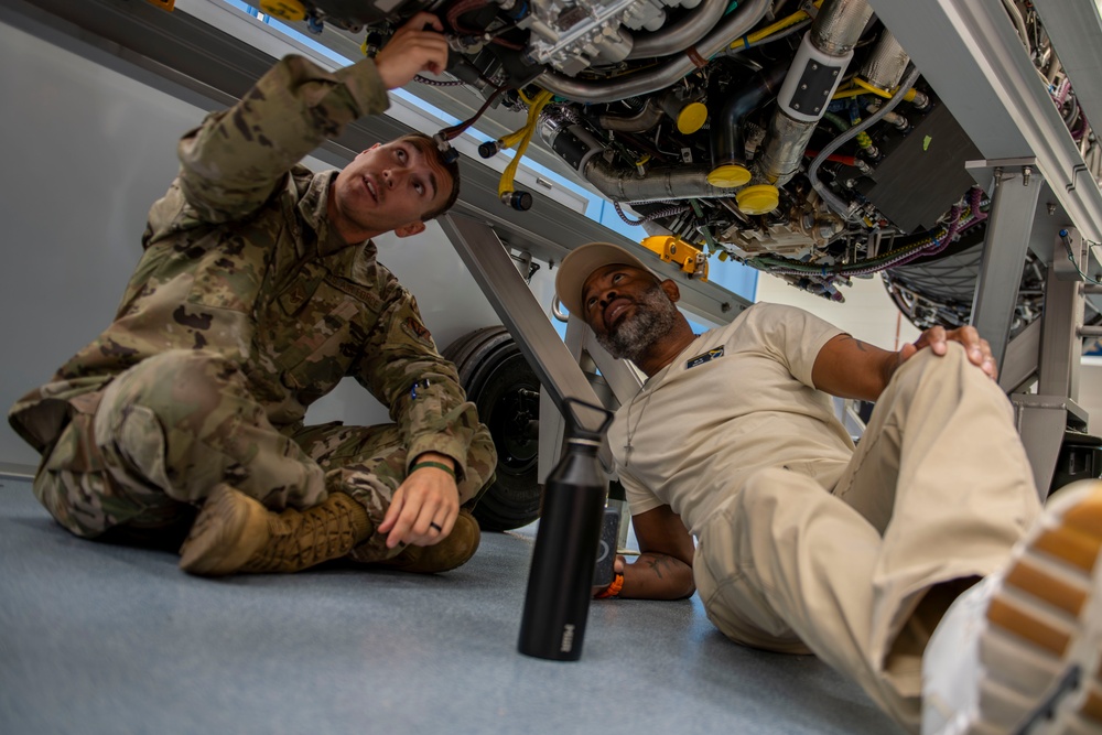 Tyndall’s newest honorary commanders’ first immersion
