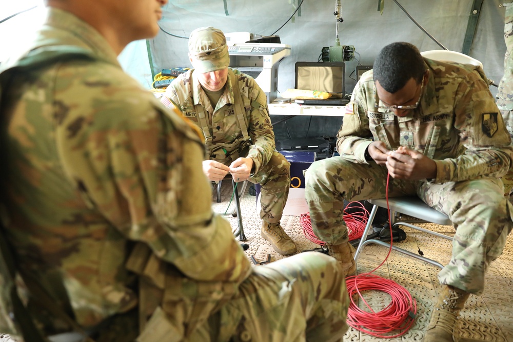 Military Intelligence Readiness Command soldiers participate in U.S. Army Reserve’s largest annual exercise