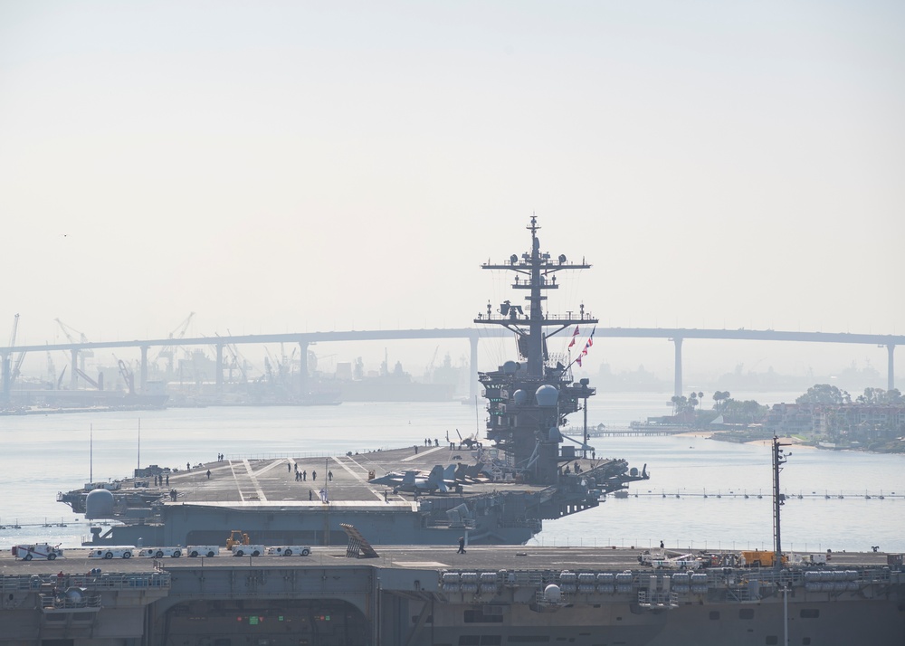 Vinson Returns to NASNI
