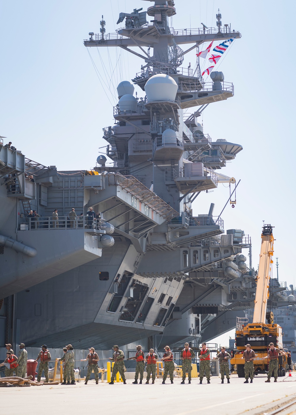 Vinson Returns to NASNI
