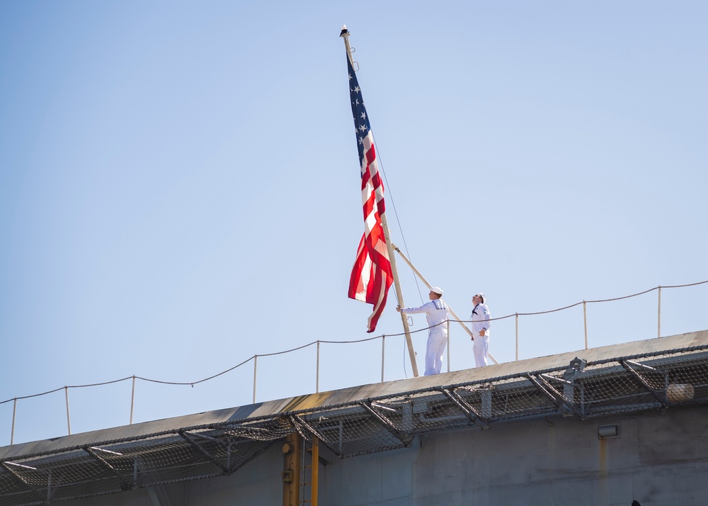 Vinson Returns to NASNI