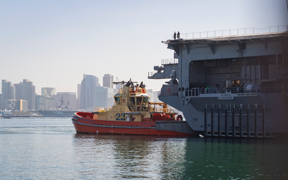 Vinson Returns to NASNI