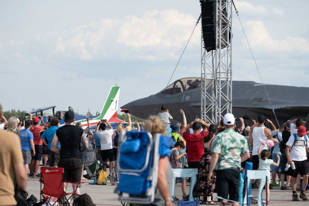 105th Airlift Wing Supports Bagotville International Air Show