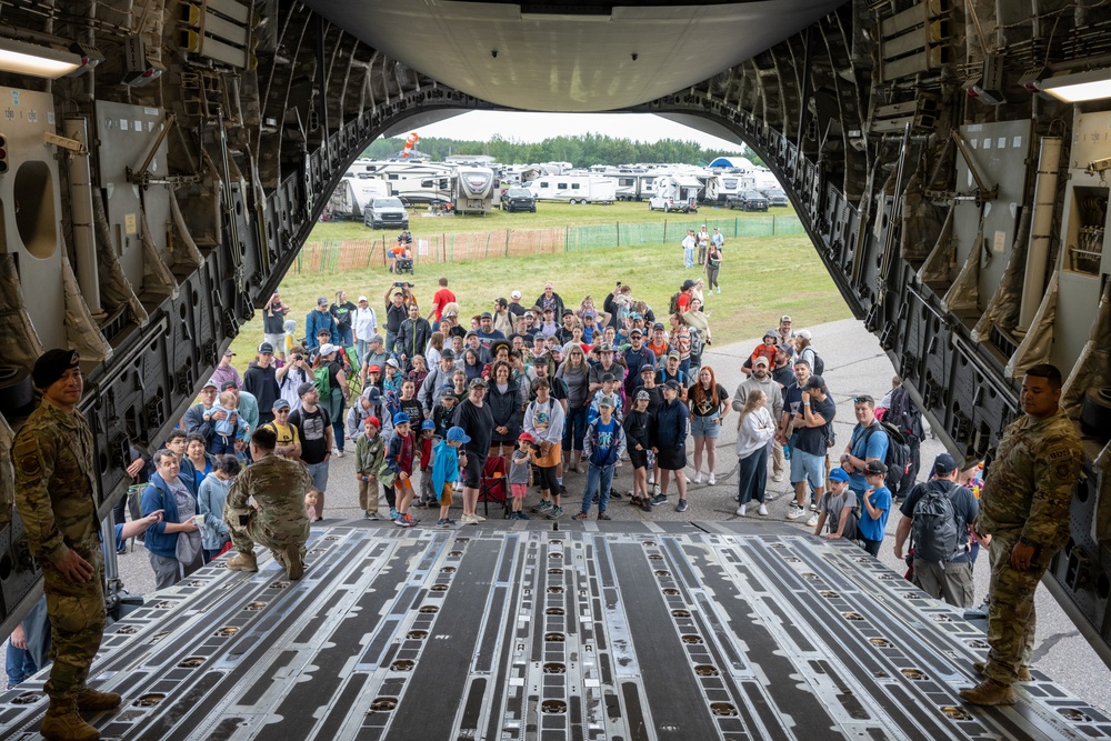 105th Airlift Wing Supports Bagotville International Air Show